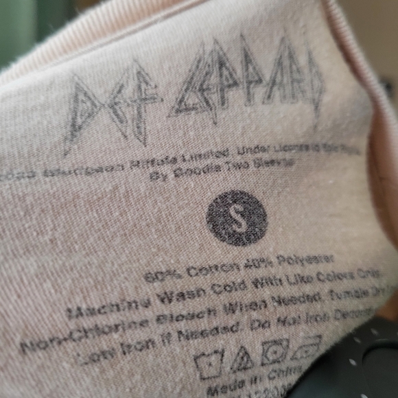 Def Leppard Tan Graphic Tee Size Small - Picture 6 of 6
